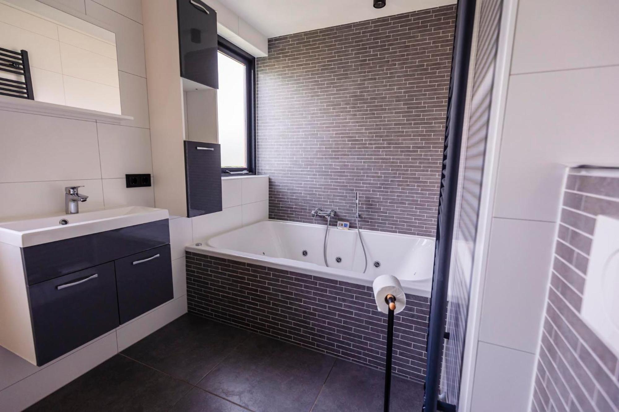 Vakantiepark 'T Broeckhuys Hotel Ewijk Стая снимка