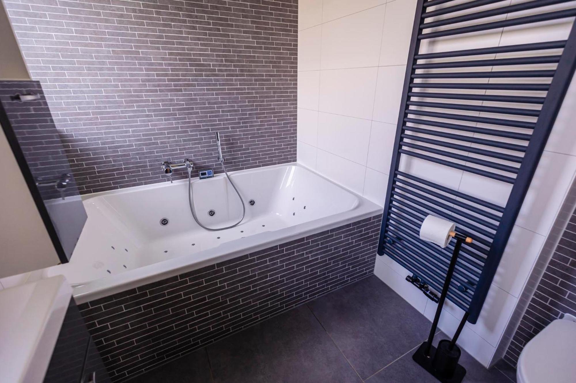 Vakantiepark 'T Broeckhuys Hotel Ewijk Стая снимка